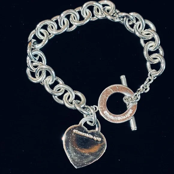 Return to Tiffany & Co. Silver Heart Charm Bracelet - Picture 3 of 9
